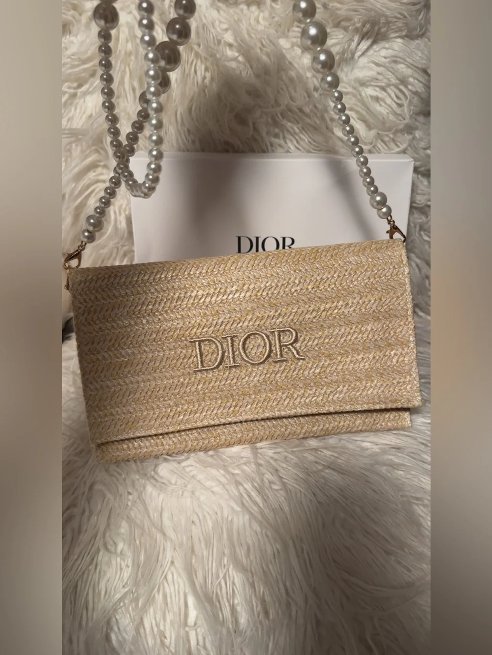 Dior Beauty Raffia Pouch with added Chain- New with box 🤩